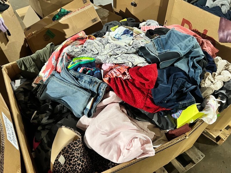 TGT Apparel Truckload – 24 Pallets